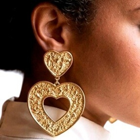 Sue Ellen Jewelry - Sue Ellen Vintage Gold Tone Textured Double Heart Drop Clip On Earrings Large